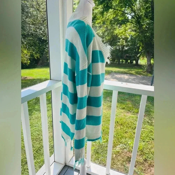 Andree by unit turquoise and white distressed sweater size large - Picture 2 of 6